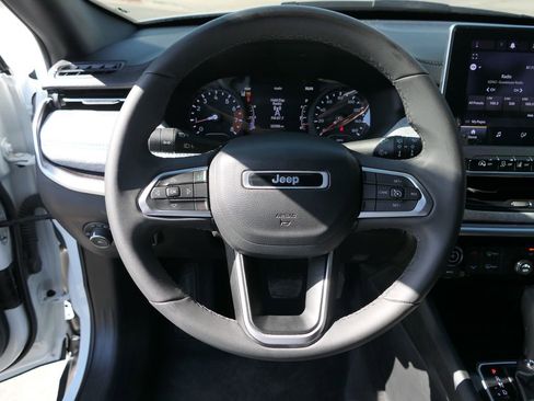 Used 2023 Jeep Compass Latitude image 17