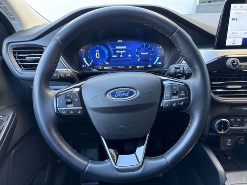 Used 2022 Ford Escape SEL w/ Technology Package image 17