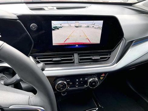 Used 2025 Chevrolet Trax LT w/ LT Convenience Package image 30