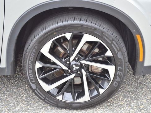 Used 2024 Mitsubishi Outlander SE image 10