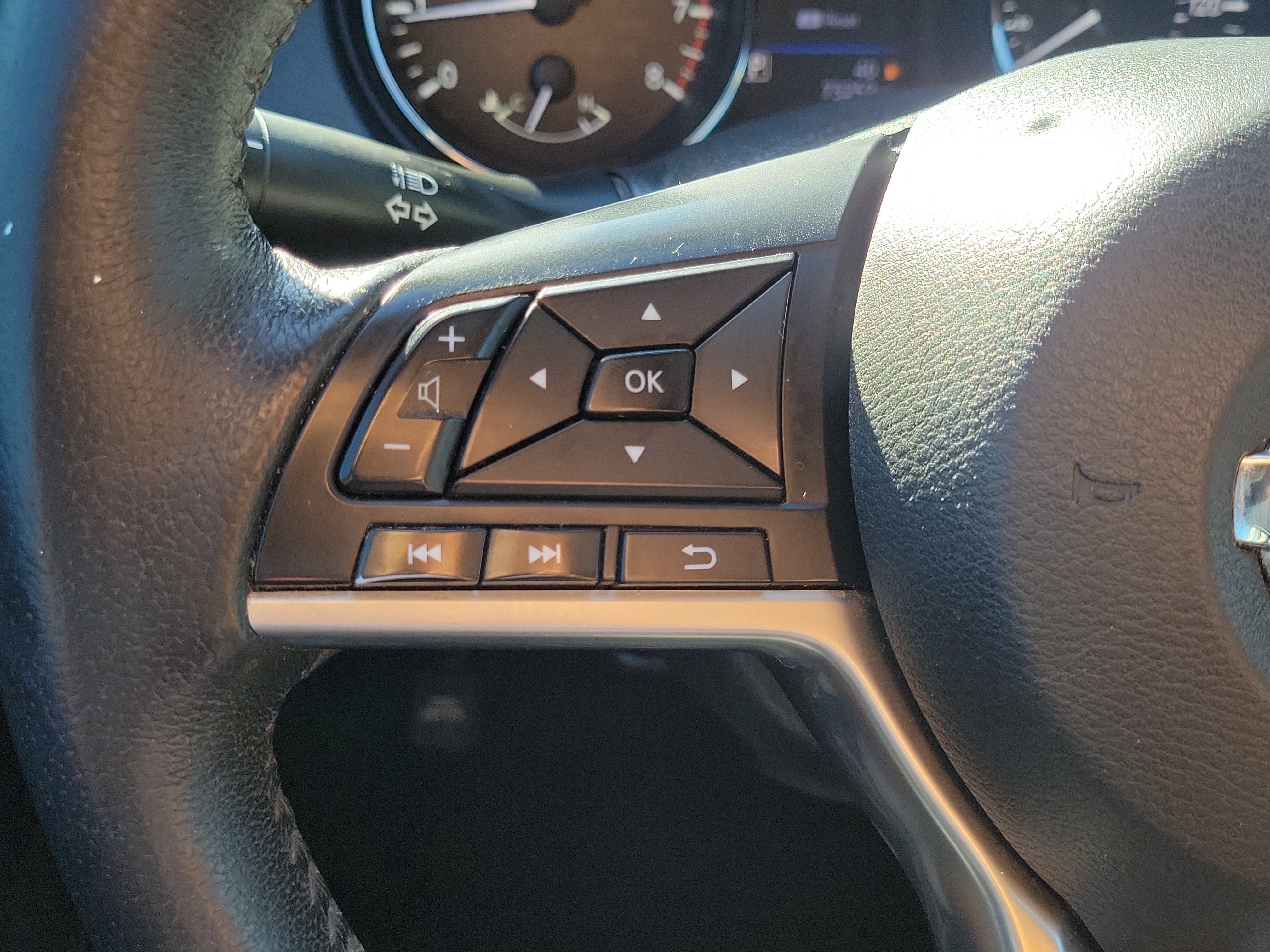 Used 2019 Nissan Rogue SV FWD image 25