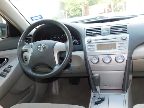 Used 2010 Toyota Camry image 21
