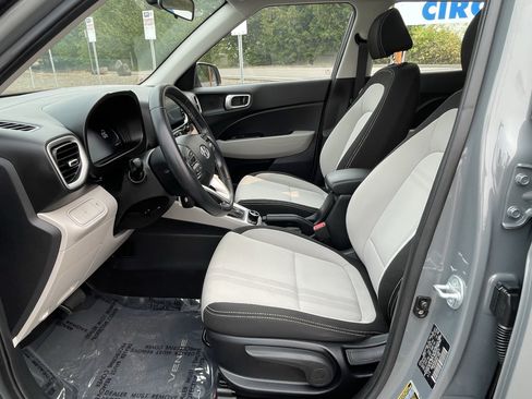 Certified 2023 Hyundai Venue SEL FWD image 11