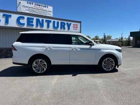 Used 2025 Lincoln Navigator Reserve AWD/4WD image 14