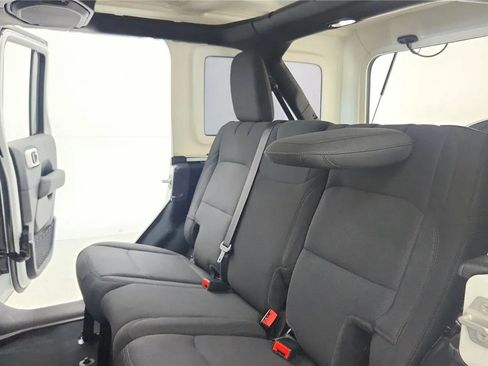 Used 2022 Jeep Wrangler Unlimited Sahara w/ Cold Weather Group AWD/4WD image 22