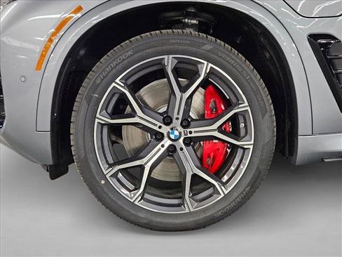 New 2026 BMW X5 xDrive50e image 9