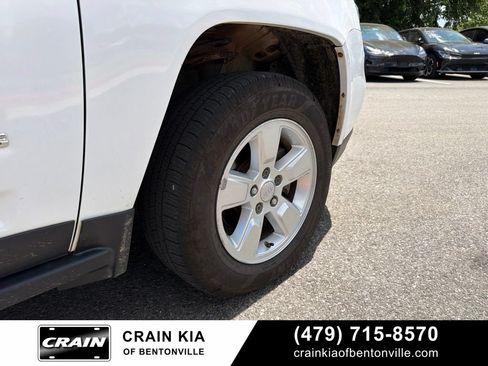 Used 2016 Jeep Compass Latitude FWD image 4