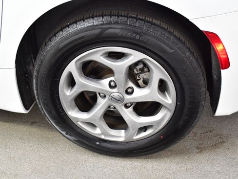 Used 2023 Chrysler Pacifica Limited FWD image 36