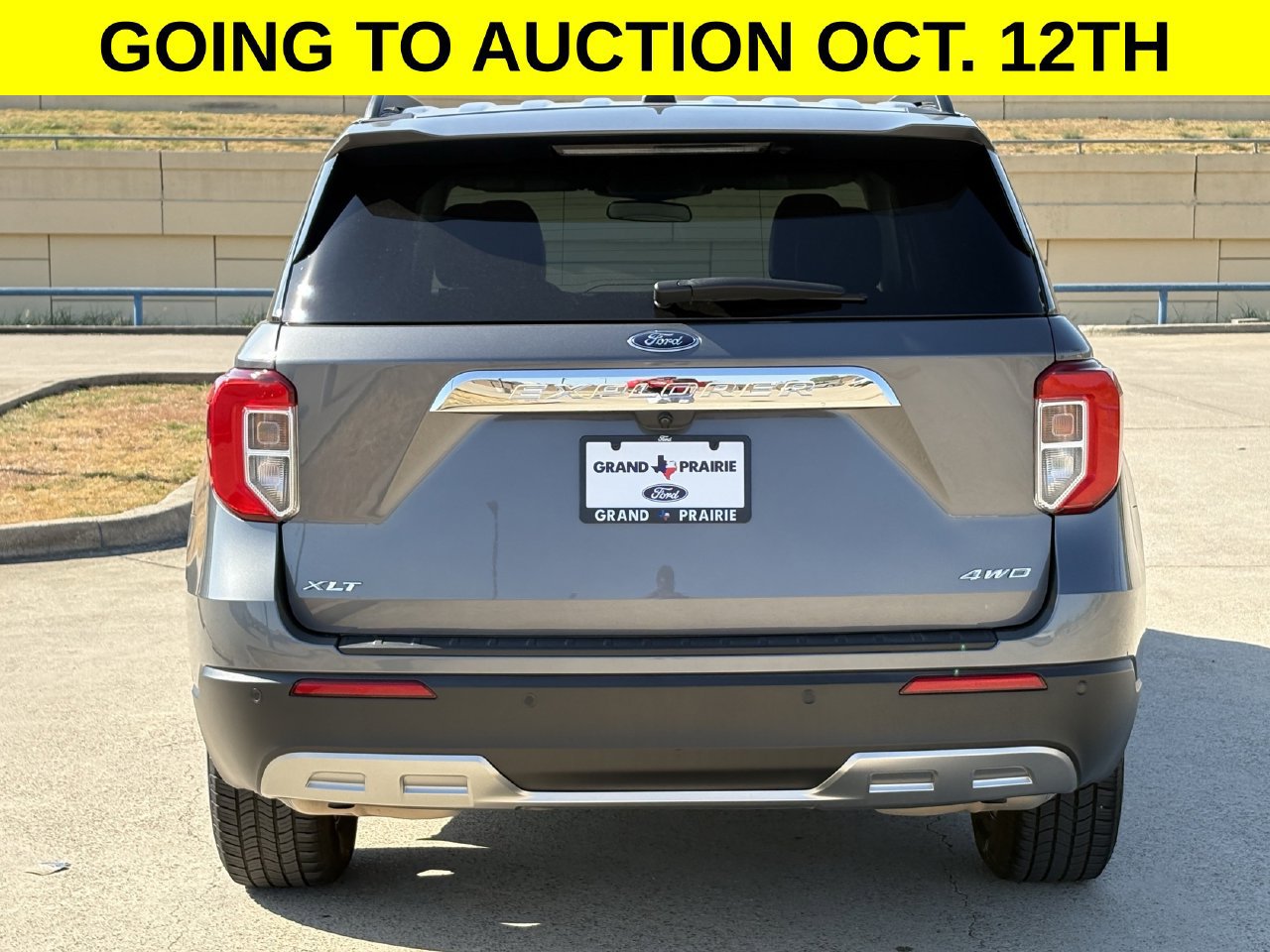 Used 2024 Ford Explorer XLT w/ Equipment Group 202A AWD/4WD image 5