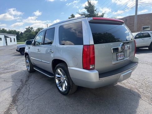 Used 2013 Cadillac Escalade Luxury AWD/4WD image 4