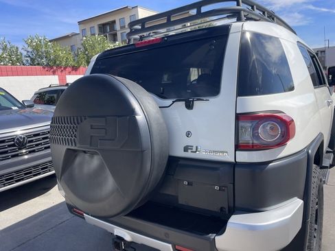 Used 2014 Toyota FJ Cruiser 4WD w/ Upgrade Package image 4