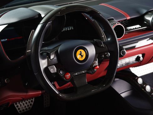 Used 2020 Ferrari 812 Superfast RWD image 4