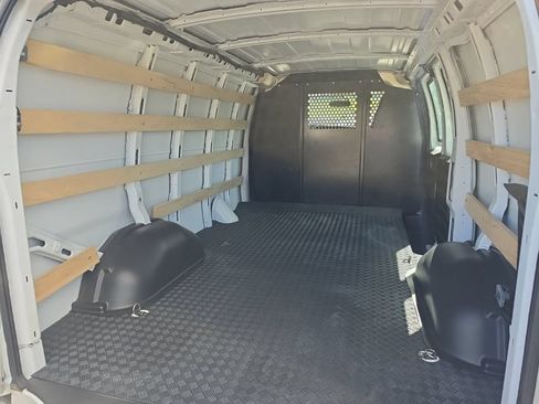 Used 2025 GMC Savana 2500 w/ Driver Convenience Package RWD image 4