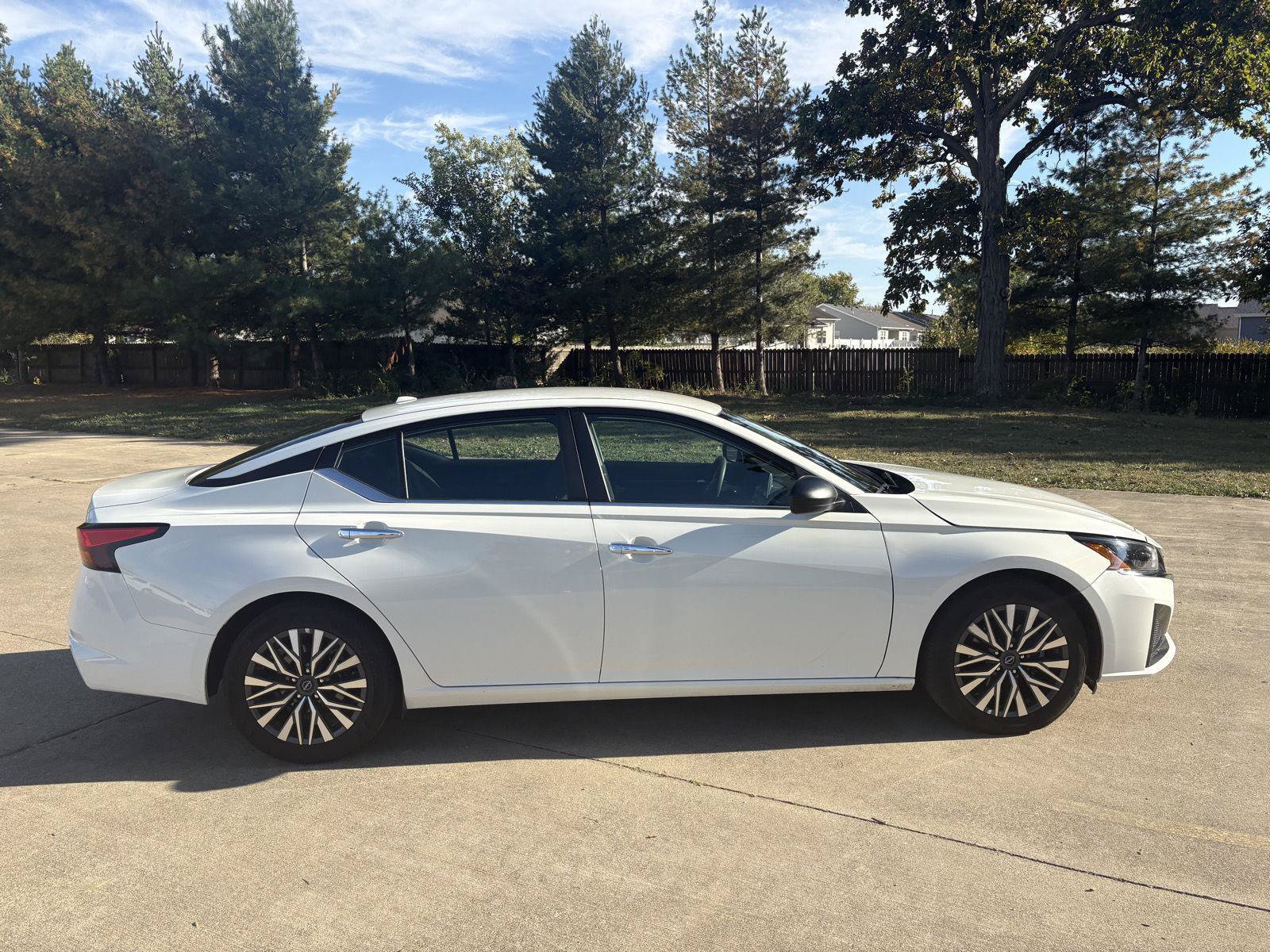 Used 2025 Nissan Altima 2.5 SV FWD image 36