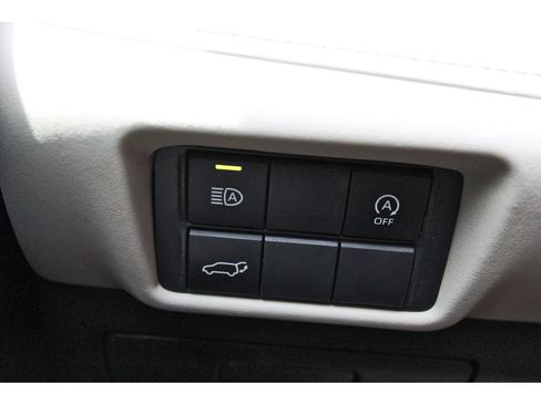 Used 2024 Toyota Highlander XLE FWD image 22