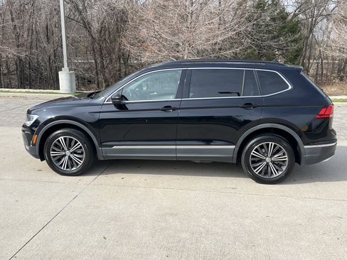 Used 2018 Volkswagen Tiguan SE w/ 18" Alloy Wheels Package image 5