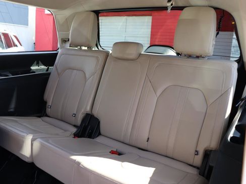 Used 2024 Ford Expedition Limited image 13