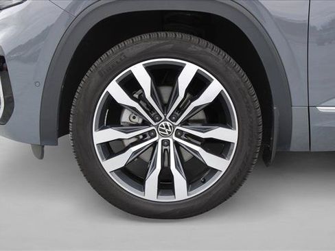 Used 2022 Volkswagen Atlas Cross Sport SEL Premium R-Line AWD/4WD image 17