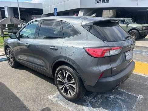 Used 2022 Ford Escape SE w/ SE Sport Appearance Package AWD/4WD image 3