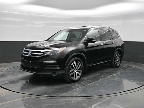 Used 2017 Honda Pilot Touring image 4