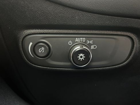 Used 2018 Chevrolet Equinox LT FWD image 20