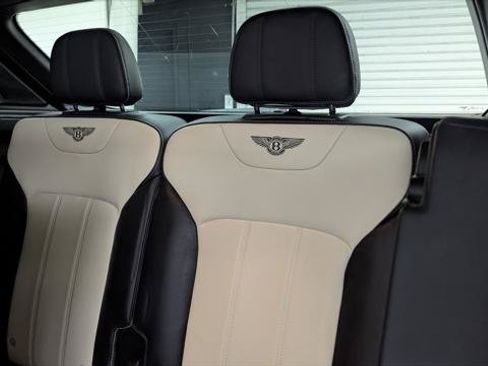 Used 2019 Bentley Bentayga AWD/4WD image 18