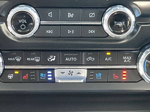 Used 2024 Ford F350 Lariat w/ Lariat Ultimate Package AWD/4WD image 19