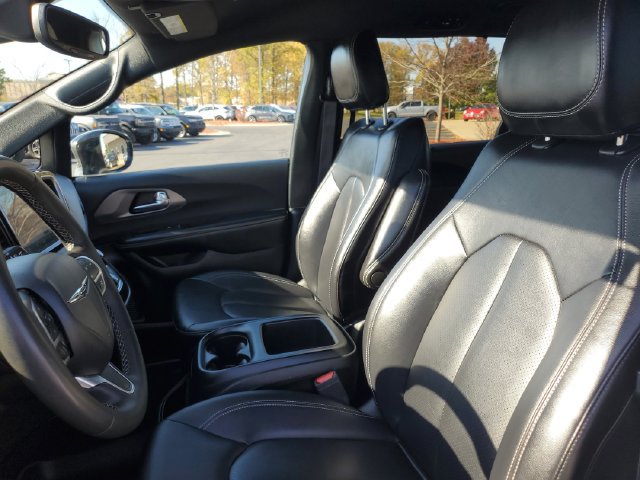 Used 2025 Chrysler Pacifica Select FWD image 7
