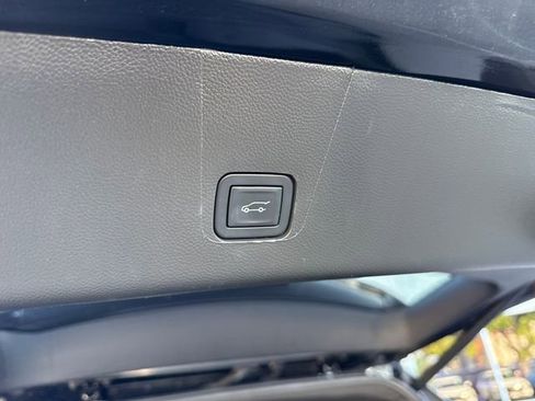 Certified 2023 Chevrolet Traverse LT FWD image 30