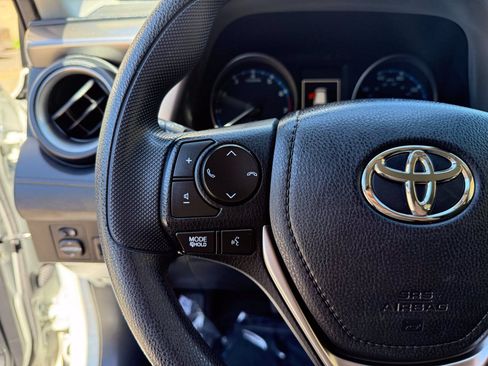 Used 2018 Toyota RAV4 LE w/ All Weather Liner Package AWD/4WD image 33