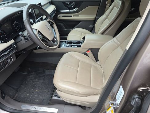 Used 2020 Lincoln Corsair FWD w/ Premium Package image 8