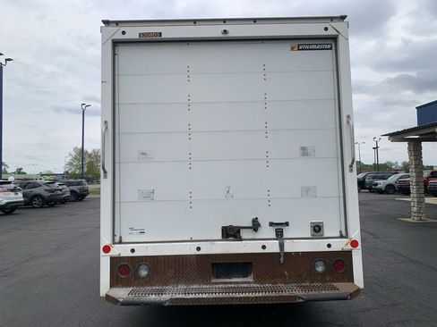 Used 2021 Chevrolet Express 3500 w/ Power Convenience Package RWD image 4