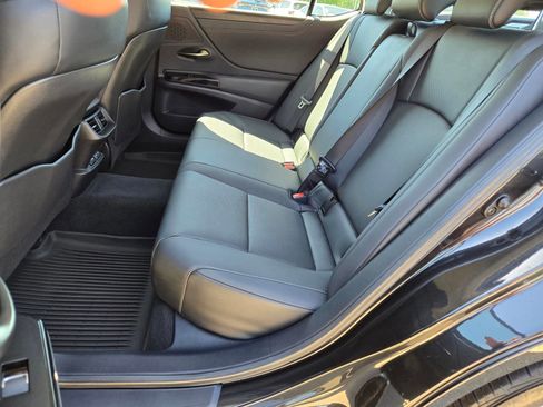 Used 2024 Lexus ES 250 w/ Premium Package AWD/4WD image 10