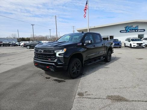Used 2025 Chevrolet Silverado 1500 LT Trail Boss w/ LT Trail Boss Premium Package AWD/4WD image 2