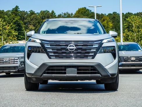 Used 2025 Nissan Rogue SV AWD/4WD image 8