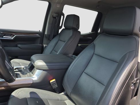 Used 2024 Chevrolet Silverado 1500 LT Trail Boss w/ Convenience Package II AWD/4WD image 7