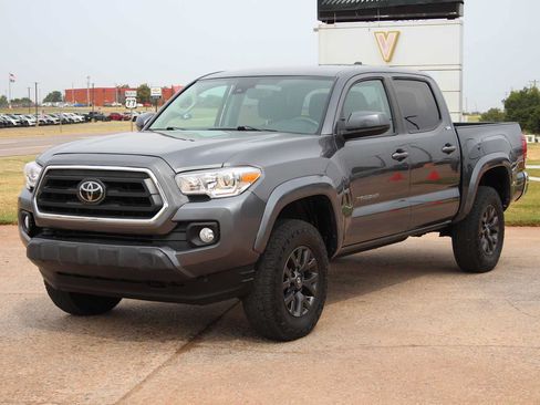 Used 2021 Toyota Tacoma SR5 AWD/4WD image 4