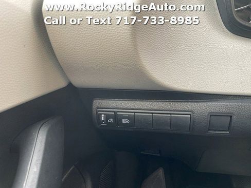 Used 2022 Toyota Corolla LE image 15
