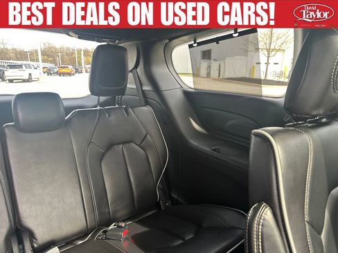 Used 2025 Chrysler Pacifica Limited FWD image 36
