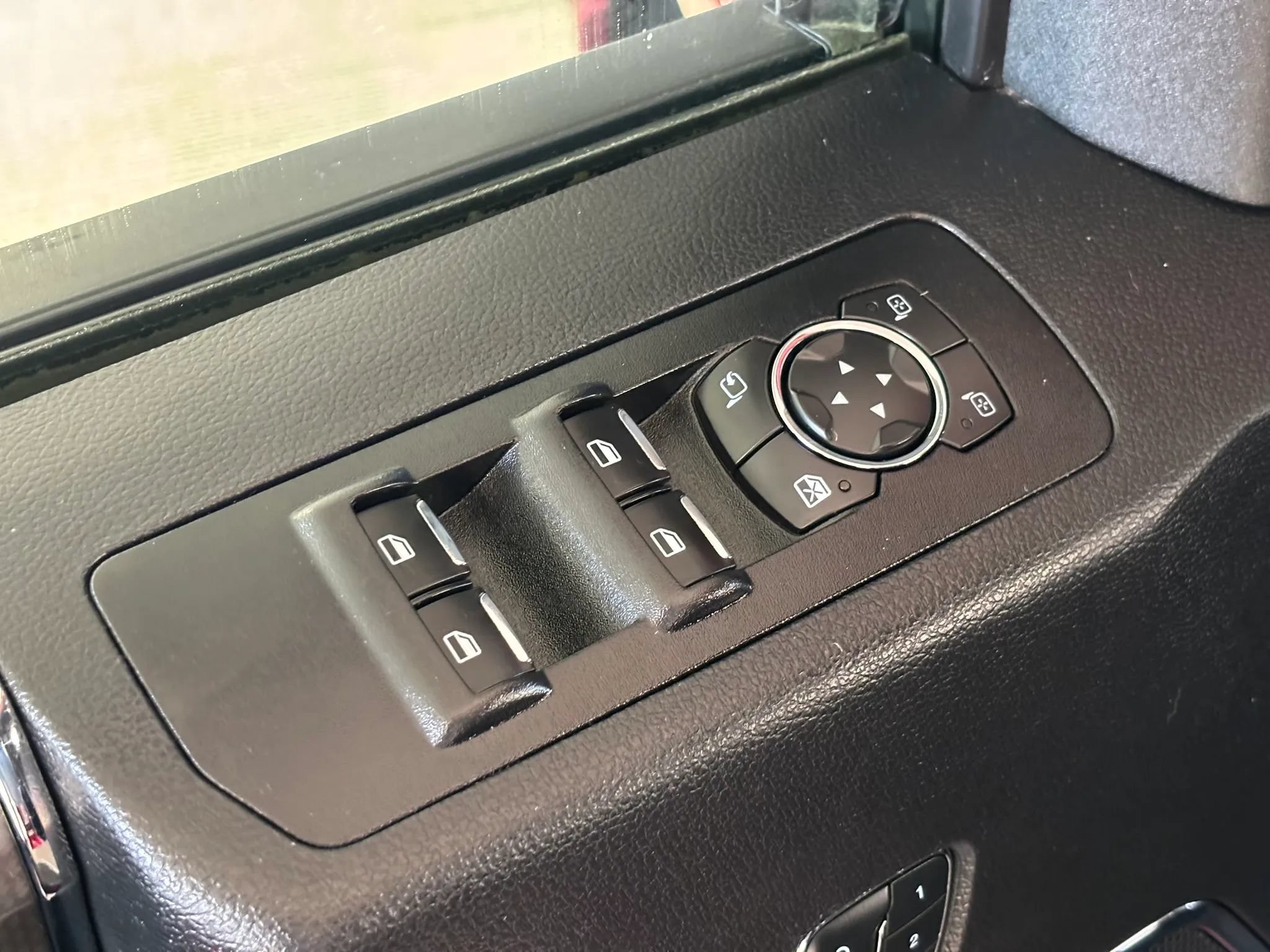Used 2015 Ford F150 Lariat w/ Equipment Group 502A Luxury AWD/4WD image 21
