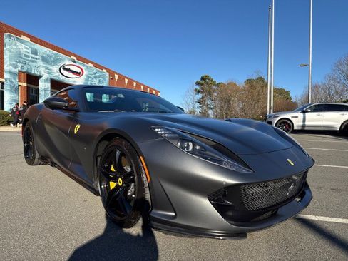 Used 2021 Ferrari 812 GTS image 89