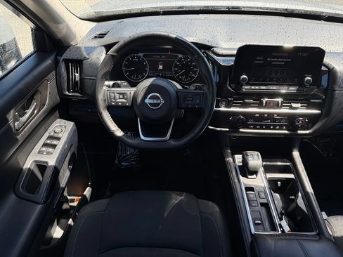 Used 2024 Nissan Pathfinder SV FWD image 19