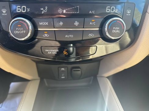Used 2017 Nissan Rogue SL w/ SL Premium Package FWD image 35