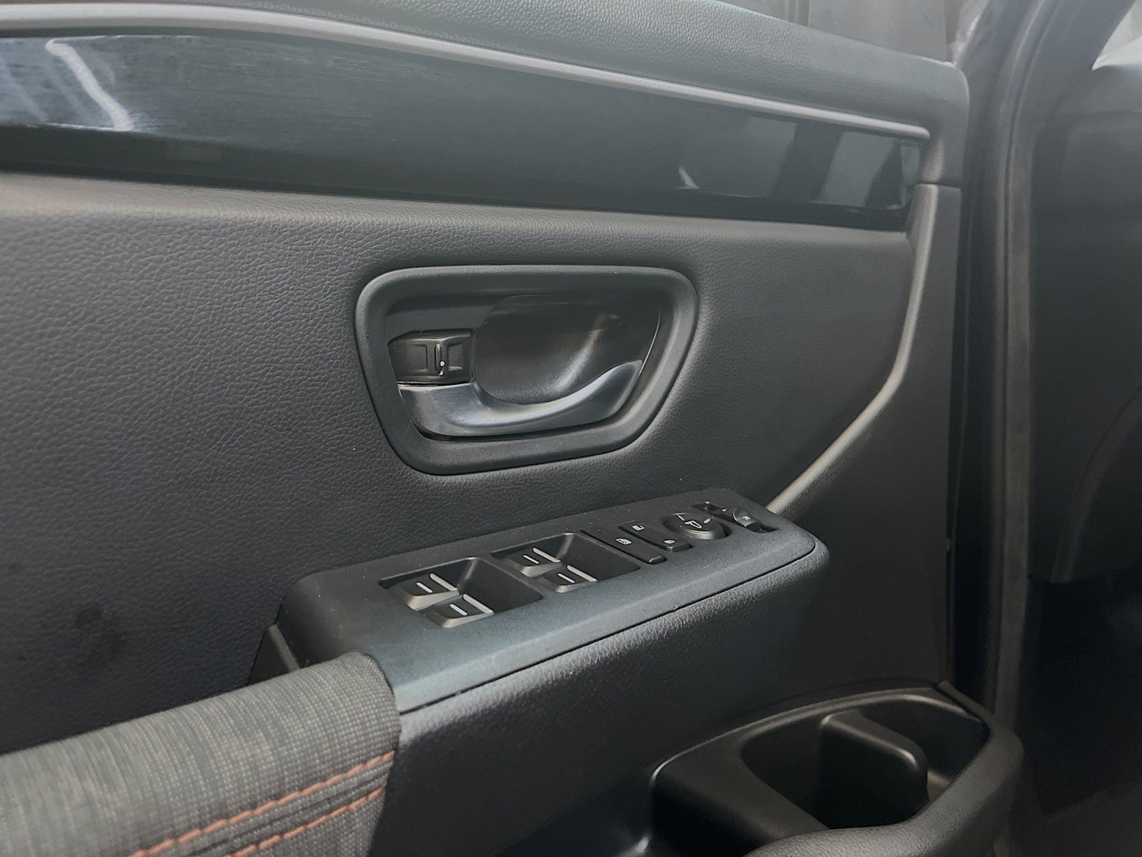 Used 2025 Honda Pilot Sport image 17