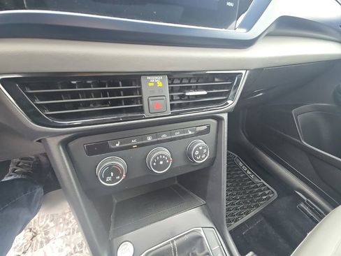 Used 2022 Volkswagen Taos SE image 23