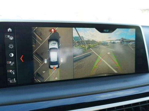 Used 2018 BMW 750i RWD image 34