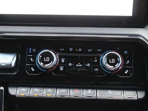 Used 2024 GMC Sierra 1500 AT4 w/ Technology Package AWD/4WD image 32
