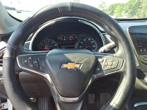 Used 2020 Chevrolet Malibu LT FWD image 30