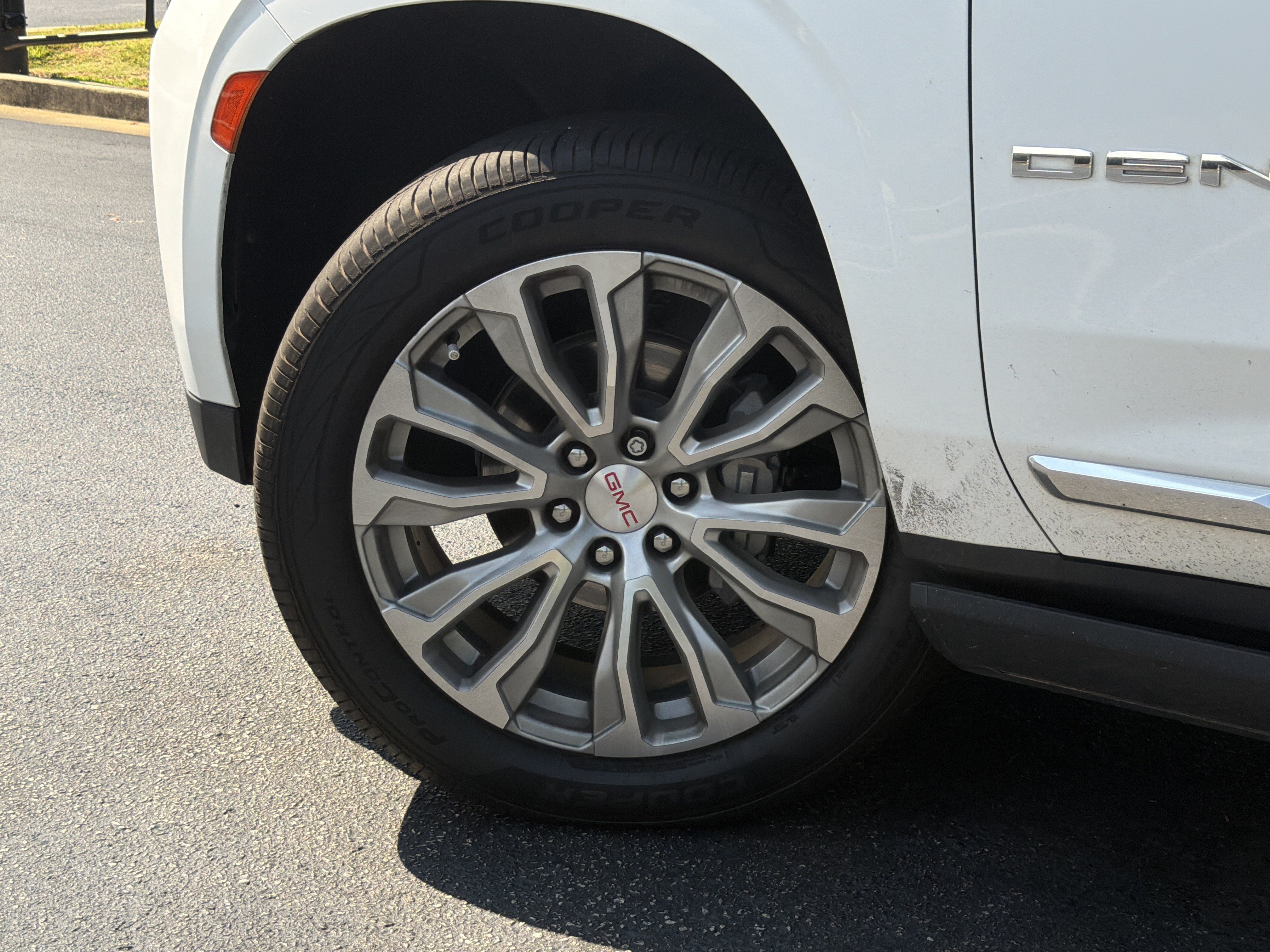 Used 2023 GMC Yukon Denali RWD image 15