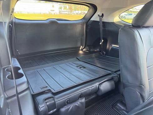 Used 2021 Toyota Highlander L FWD image 23